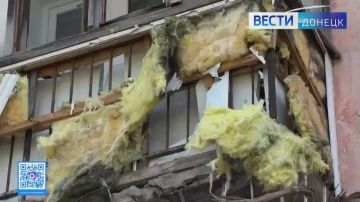 Последствия атаки БПЛА на многоквартирный дом в Горловке