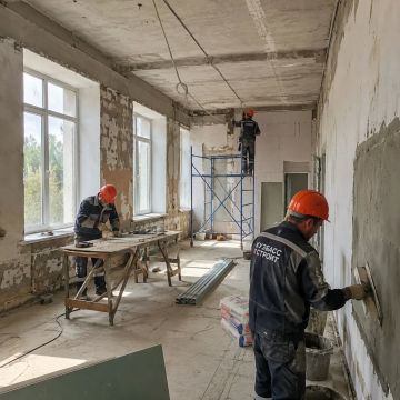Кузбасские строители продолжают восстанавливать социальную инфраструктуру Горловки