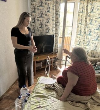 Роман Конев: 4 августа 2026 года депутаты Горловского городского совета от «Единой России» — София Потапова, Александр Кунов и Даниил Карабаев — осуществили адресный подвоз воды