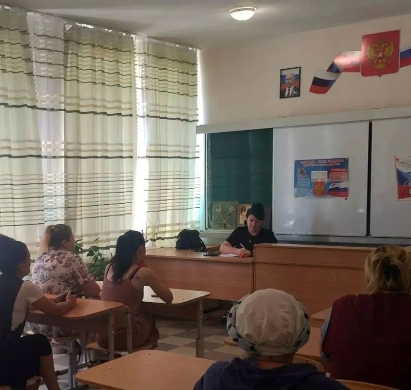 Встреча с депутатом Еленой Кузьминой Встреча с депутатом Еленой Кузьминой