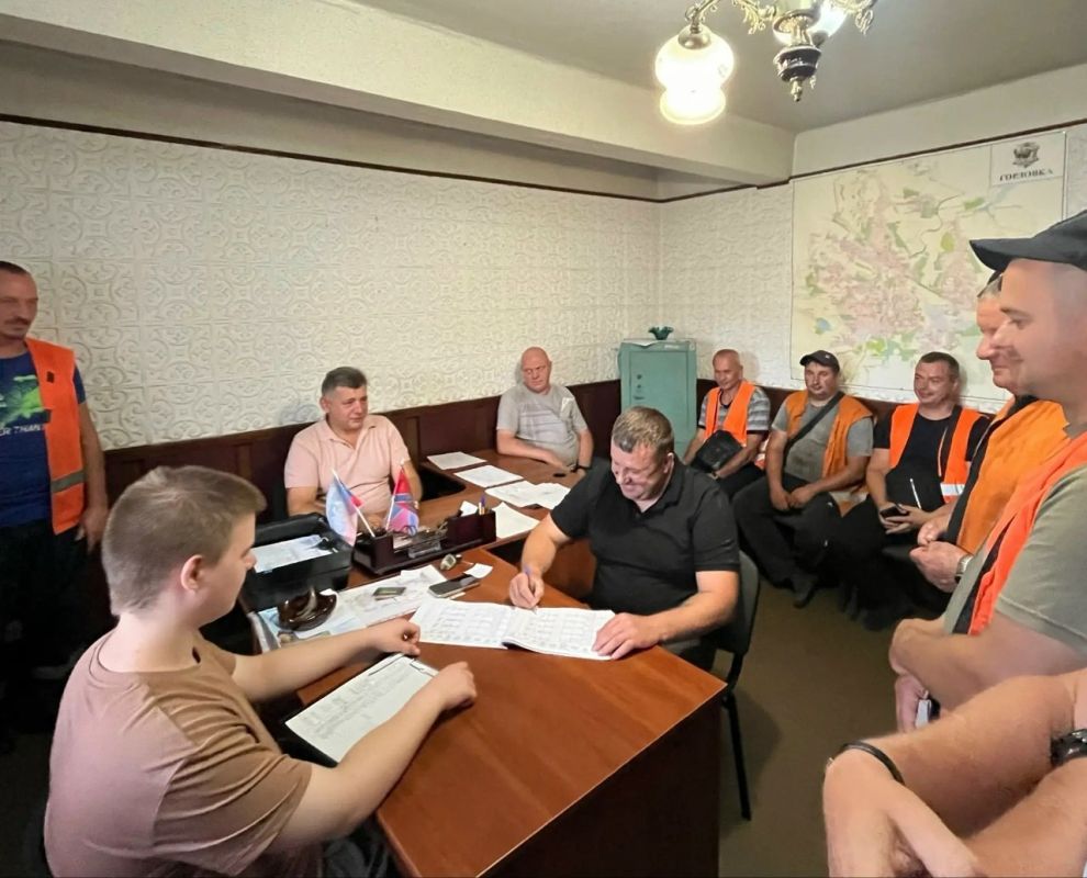 Роман Конев: 5 августа 2026 года депутат Горловского городского совета первого созыва от фракции «Единая Россия» Сергей Третьяков провёл встречу с трудовым коллективом Роман Конев: 5 августа 2026 года депутат Горловского городского совета первого созыва от фракции «Единая Россия» Сергей Третьяков провёл встречу с трудовым коллективом
