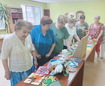 В Центре социального обслуживания Калининского внутригородского района города Горловки прошла выставка творческих работ