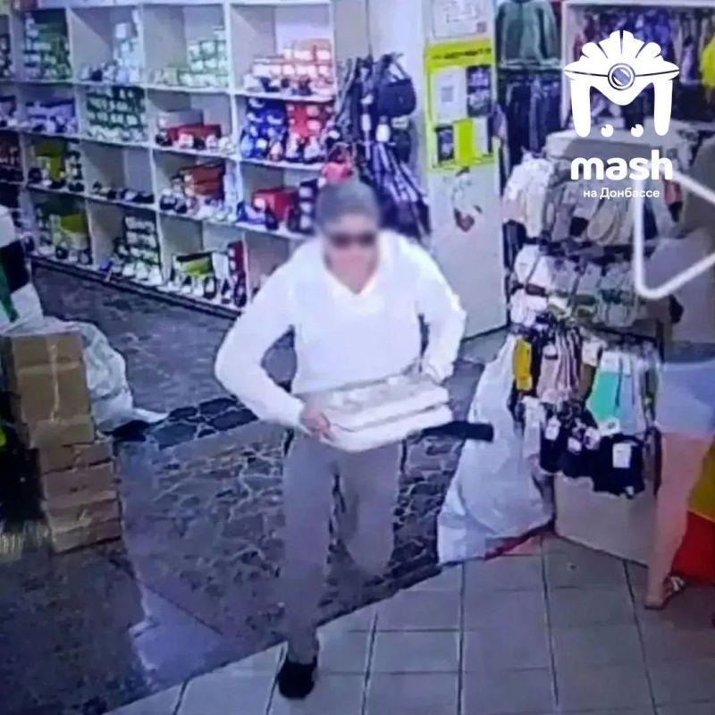 Мужчина ограбил ювелирный магазин в Донецке на 2 млн и скрылся Мужчина ограбил ювелирный магазин в Донецке на 2 млн и скрылся