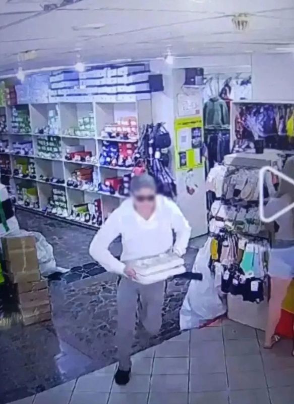 В столице Республики полицейские раскрыли грабеж ювелирной точки на сумму более 2 миллионов рублей В столице Республики полицейские раскрыли грабеж ювелирной точки на сумму более 2 миллионов рублей