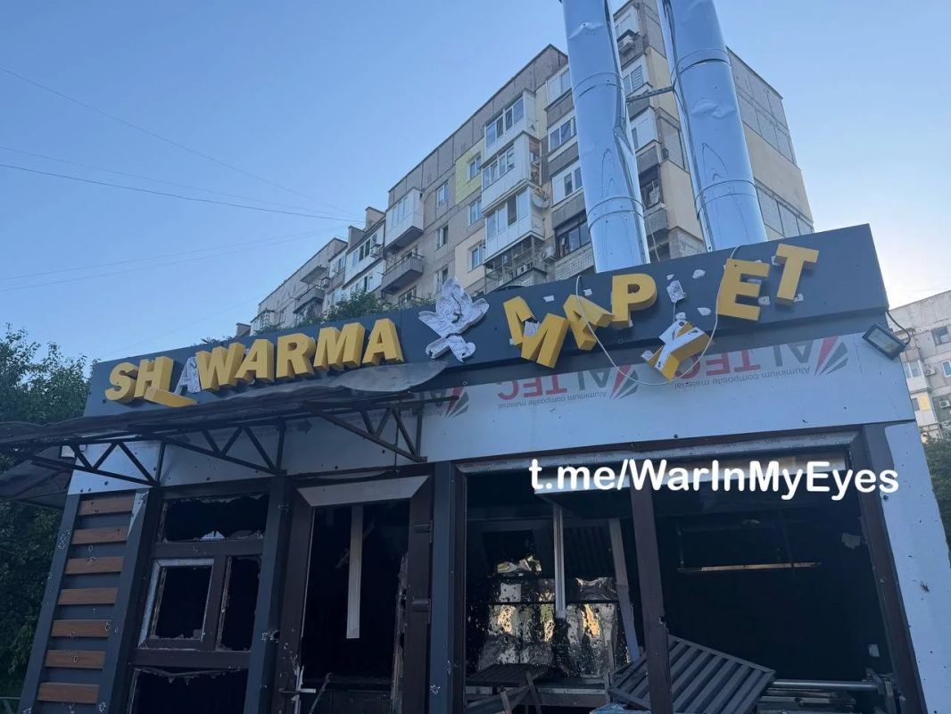 ВСУ нанесли удар по торговым павильонам в Калининском районе Донецка сегодня ночью, также повреждено остекление многоквартирного дома ВСУ нанесли удар по торговым павильонам в Калининском районе Донецка сегодня ночью, также повреждено остекление многоквартирного дома