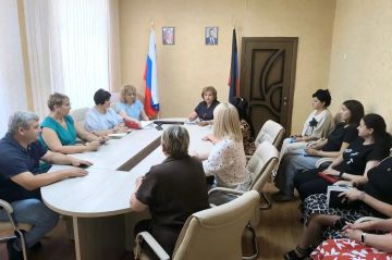 Состоялась встреча начальника Управления образования администрации городского округа Горловка с трудовым коллективом
