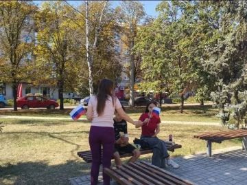 В Центрально-Городском районе прошла раздача флажков