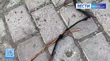 Последствия атаки БПЛА ВСУ в Центрально-Городском районе Горловки, в результате которой были ранены 3 мирных жителя