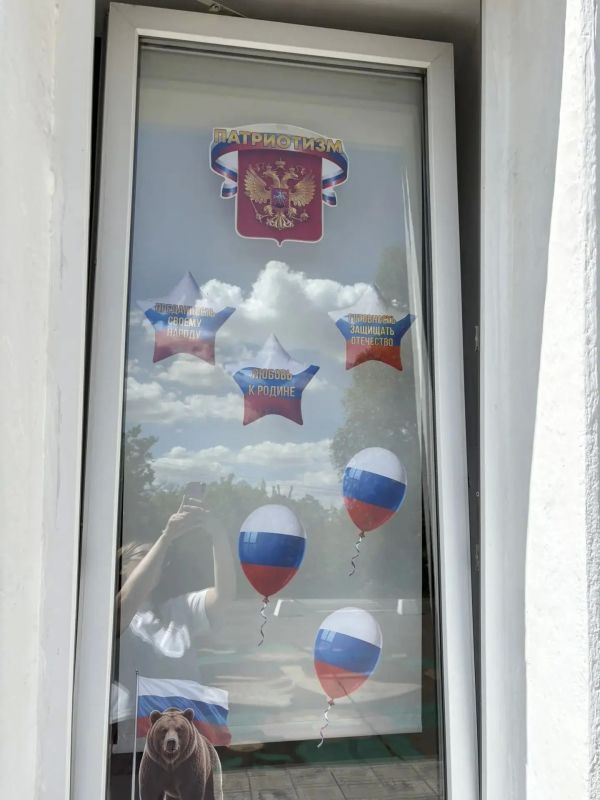 Калининский район Горловки встречает День Государственного флага Российской Федерации в атмосфере патриотизма Калининский район Горловки встречает День Государственного флага Российской Федерации в атмосфере патриотизма