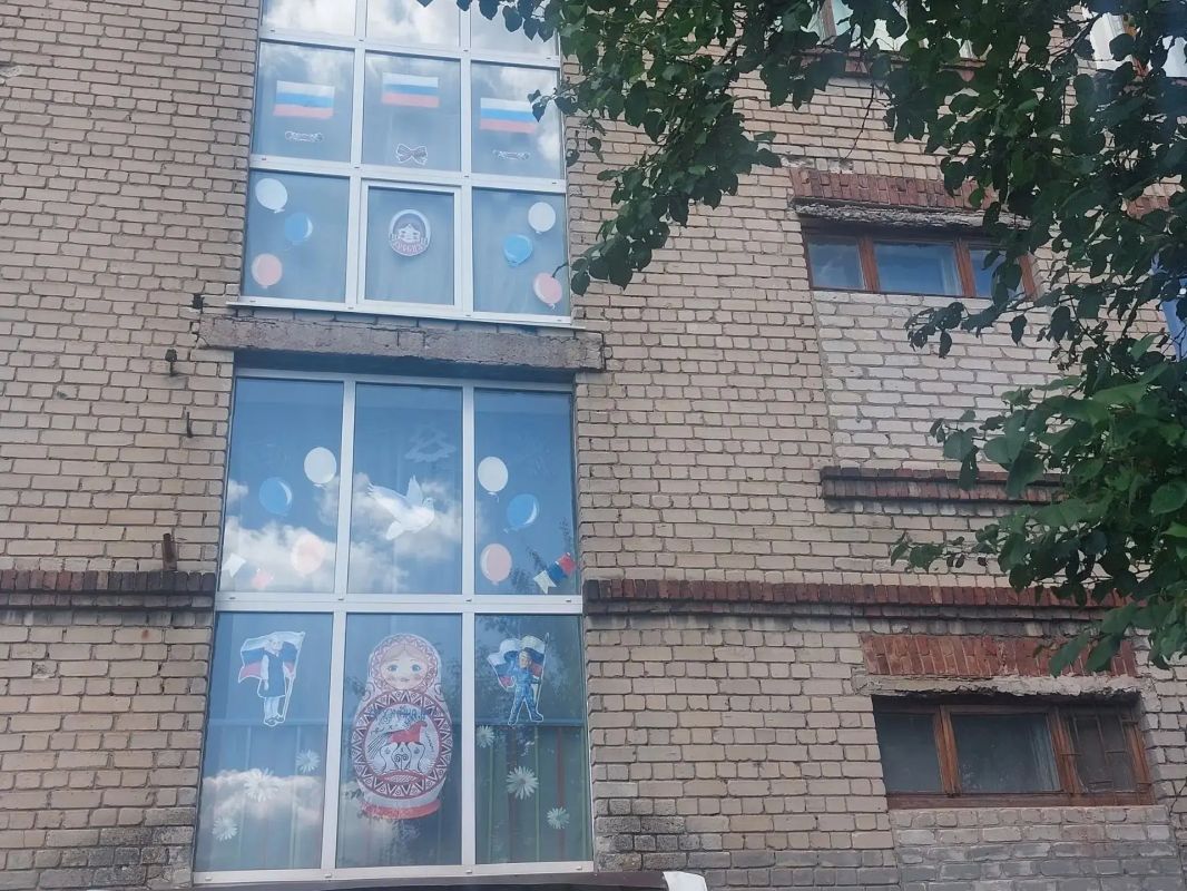 Калининский район Горловки встречает День Государственного флага Российской Федерации в атмосфере патриотизма Калининский район Горловки встречает День Государственного флага Российской Федерации в атмосфере патриотизма