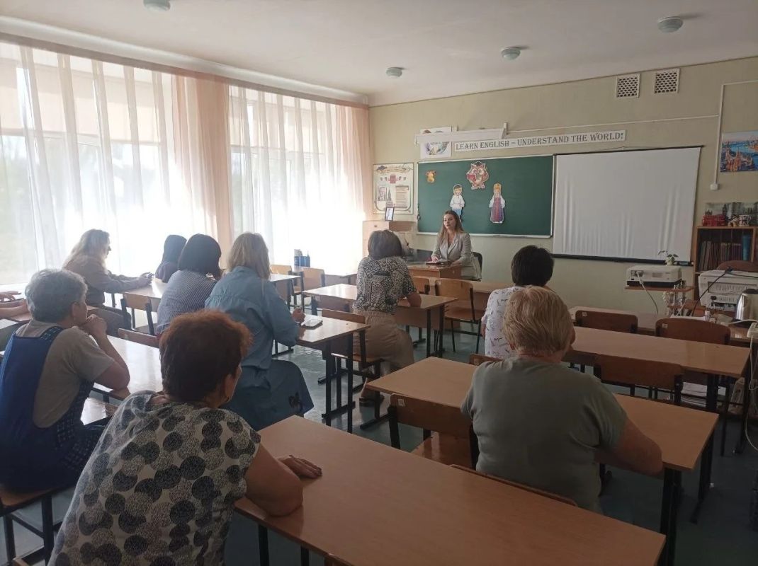 25 августа 2026 года депутаты Горловского городского совета от фракции «Единая Россия» — Роман Конев, София Потапова, Олег Сладкевич, Нелля Якуненко и Максим Лебедев — провели встречи с трудовыми коллективами 25 августа 2026 года депутаты Горловского городского совета от фракции «Единая Россия» — Роман Конев, София Потапова, Олег Сладкевич, Нелля Якуненко и Максим Лебедев — провели встречи с трудовыми коллективами