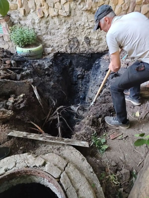 В Горловке продолжаются плановые работы по замене выпусков водоотведения В Горловке продолжаются плановые работы по замене выпусков водоотведения