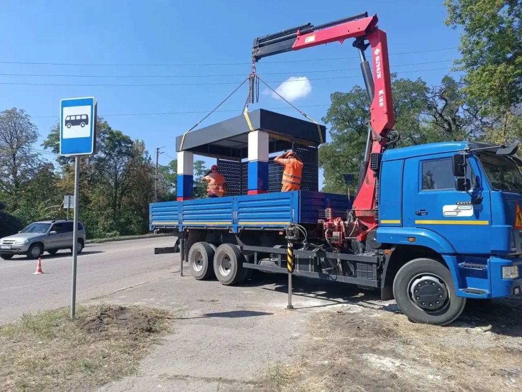 #СОДЕРЖАНИЕ_СВОД за сутки. Продолжаем обеспечивать комфорт и безопасность на дорогах общего пользования Установили ещё два новых автопавильона для комфортного ожидания общественного транспорта на автомобильных дорогах... #СОДЕРЖАНИЕ_СВОД за сутки. Продолжаем обеспечивать комфорт и безопасность на дорогах общего пользования Установили ещё два новых автопавильона для комфортного ожидания общественного транспорта на автомобильных дорогах...