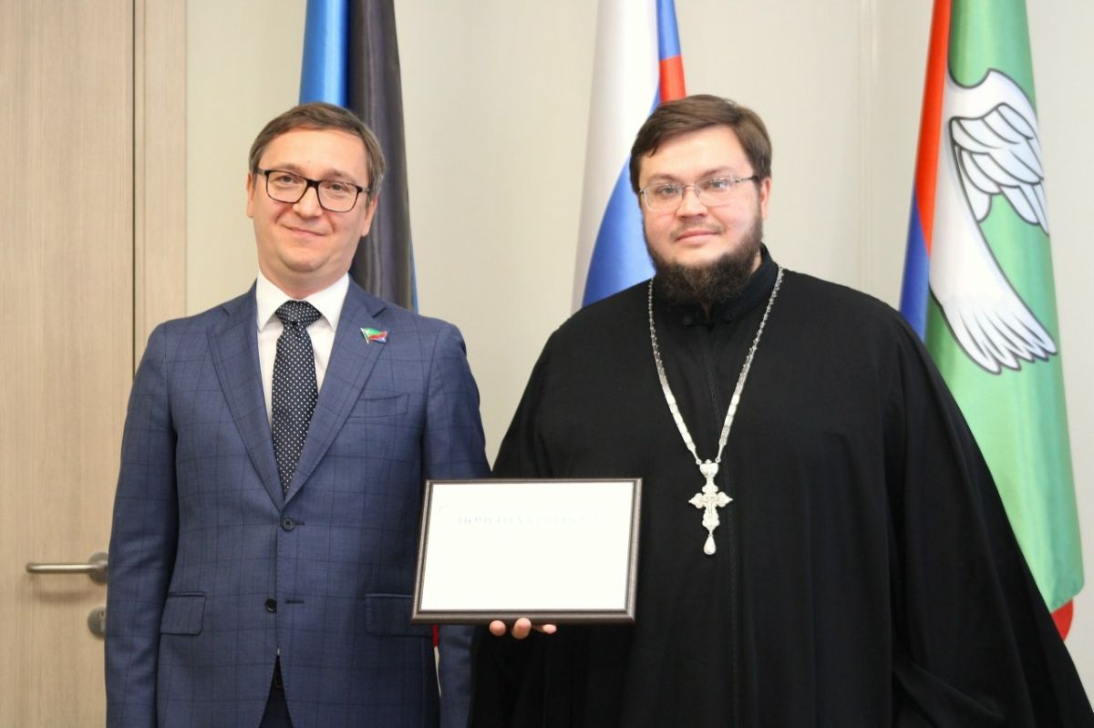 Роман Конев: В преддверии празднования 247-й годовщины со дня основания города Горловка торжественно вручил награды Роман Конев: В преддверии празднования 247-й годовщины со дня основания города Горловка торжественно вручил награды
