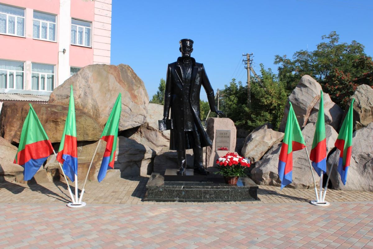 Иван Приходько: В рамках празднования 247-летия со дня основания Горловки мы совместно с председателем городского совета Донецкой Народной Республики первого созыва Романом Геннадьевичем Коневым почтили память основателя... Иван Приходько: В рамках празднования 247-летия со дня основания Горловки мы совместно с председателем городского совета Донецкой Народной Республики первого созыва Романом Геннадьевичем Коневым почтили память основателя...