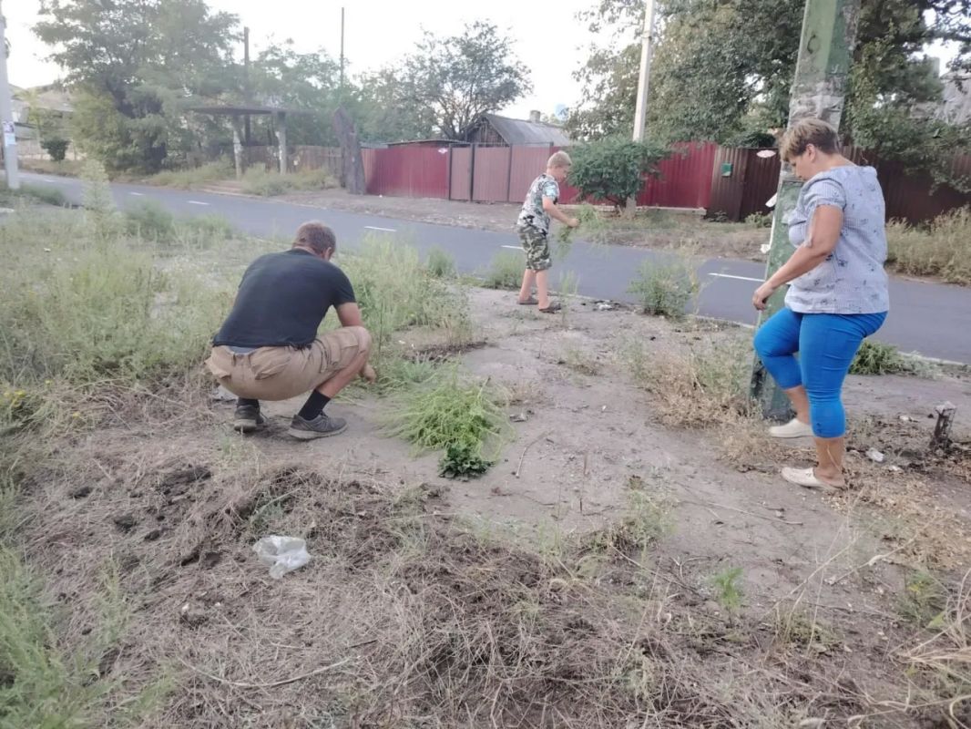 В Центрально-Городском районе Горловки состоялся субботник В Центрально-Городском районе Горловки состоялся субботник