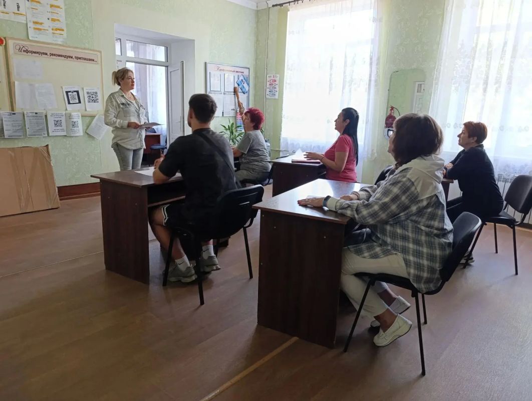 В Центрально-Городском районе Горловки прошли встречи лидеров общественного мнения с жителями В Центрально-Городском районе Горловки прошли встречи лидеров общественного мнения с жителями