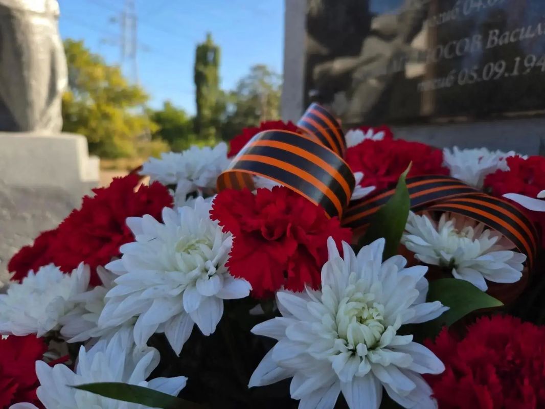 В Калининском районе почтили память освободителей Донбасса В Калининском районе почтили память освободителей Донбасса