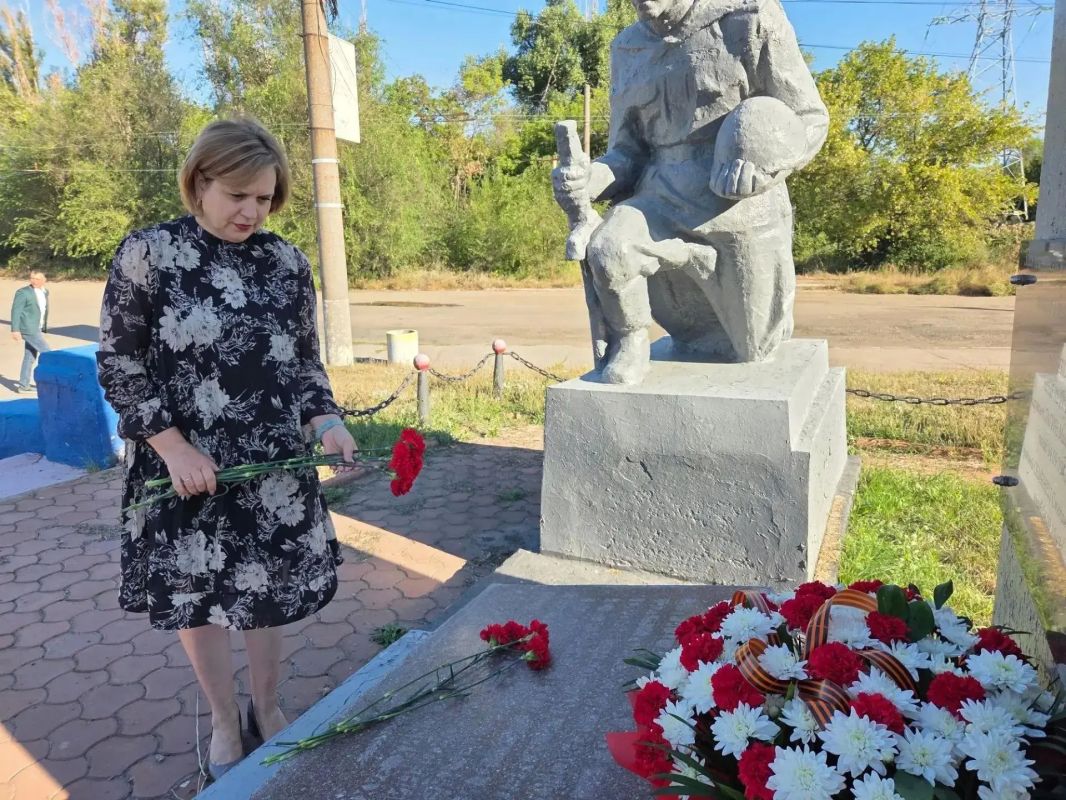 В Калининском районе почтили память освободителей Донбасса В Калининском районе почтили память освободителей Донбасса