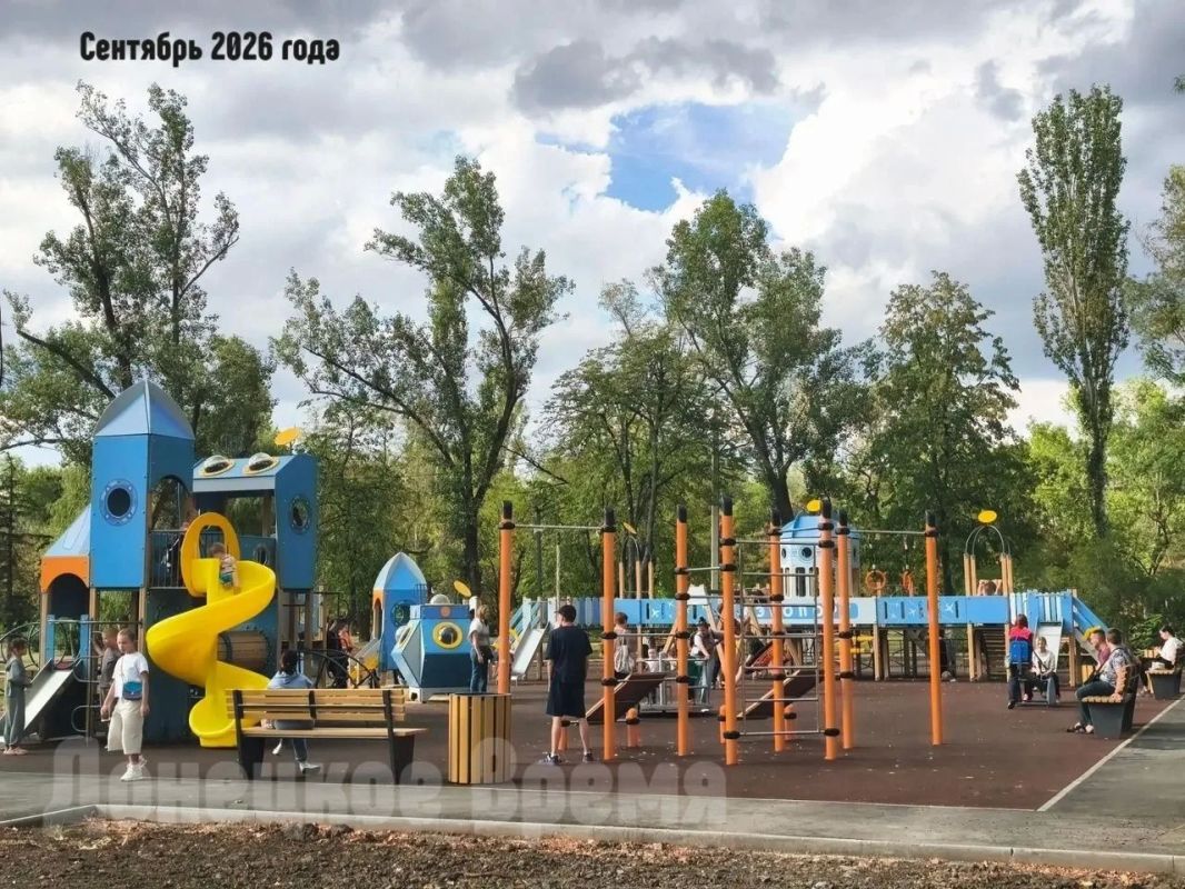Благоустройство продолжат в следующем году: в центре Горловки построили новую детскую площадку Благоустройство продолжат в следующем году: в центре Горловки построили новую детскую площадку