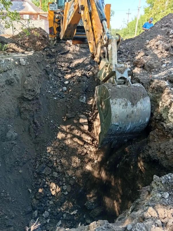 Объединёнными усилиями специалистов ГУП ДНР «Вода Донбасса» и аварийно-восстановительных бригад из Кузбасса продолжается работа по обеспечению стабильного функционирования систем водоснабжения и водоотведения Горловки