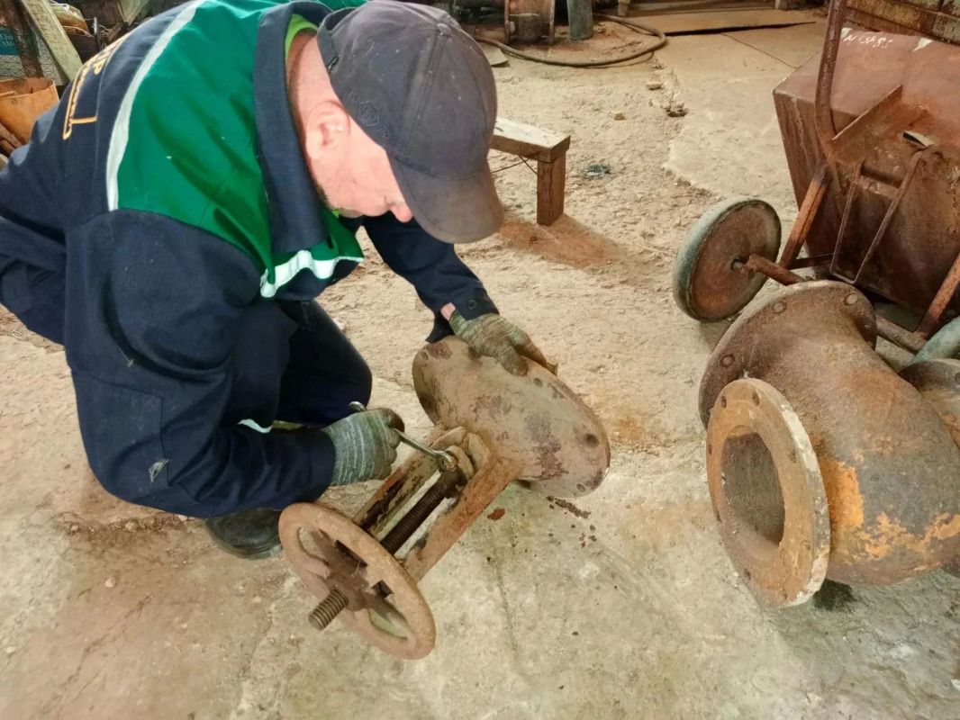 Объединёнными усилиями специалистов ГУП ДНР «Вода Донбасса» и аварийно-восстановительных бригад из Кузбасса продолжается работа по обеспечению стабильного функционирования систем водоснабжения и водоотведения Горловки Объединёнными усилиями специалистов ГУП ДНР «Вода Донбасса» и аварийно-восстановительных бригад из Кузбасса продолжается работа по обеспечению стабильного функционирования систем водоснабжения и водоотведения Горловки