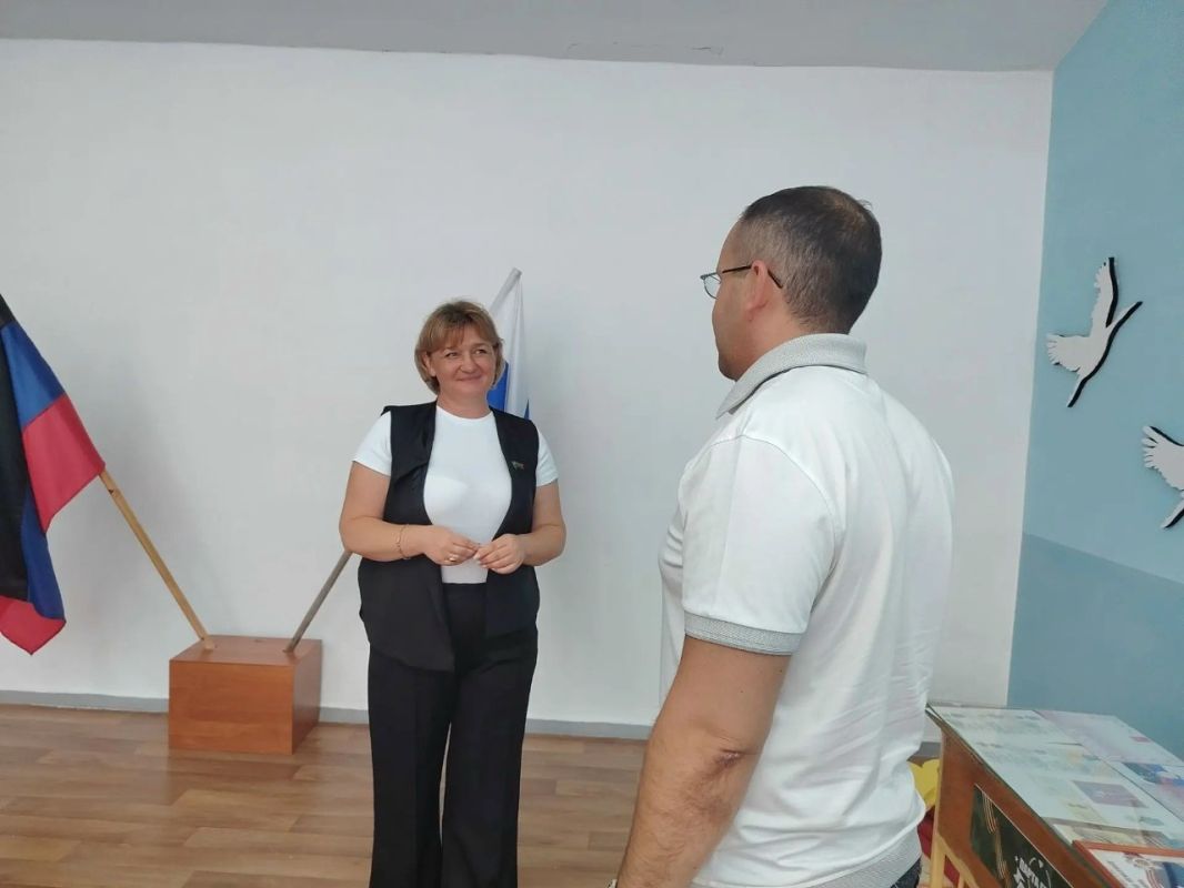 Роман Конев: 15 сентября 2026 года депутаты Горловского городского совета от фракции «Единая Россия» — София Потапова, Олег Сладкевич, Елена Кузьмина — провели встречи с трудовыми коллективами Роман Конев: 15 сентября 2026 года депутаты Горловского городского совета от фракции «Единая Россия» — София Потапова, Олег Сладкевич, Елена Кузьмина — провели встречи с трудовыми коллективами