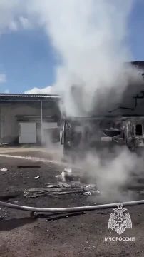 Последствия атаки БПЛА ВСУ на фуру возле склада вчера в Горловке публикуют местные СМИ