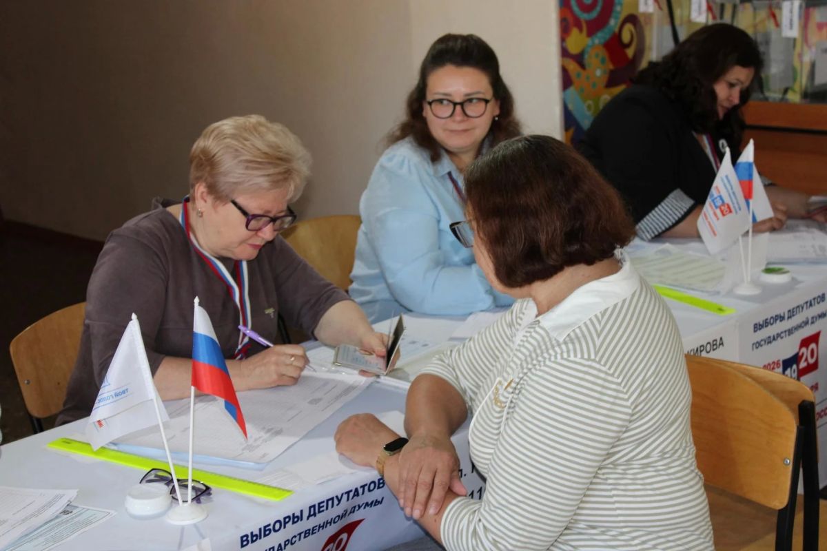 Жительница Горловки Ольга Маленьких приняла участие в голосовании на выборах депутатов Государственной Думы Российской Федерации Жительница Горловки Ольга Маленьких приняла участие в голосовании на выборах депутатов Государственной Думы Российской Федерации