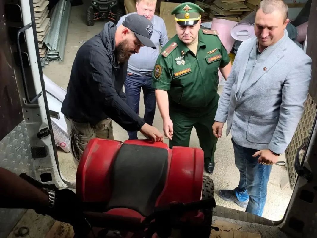 Военные следователи СК России по Ленинградскому военному округу совместно с волонтерами передали гуманитарную помощь Военные следователи СК России по Ленинградскому военному округу совместно с волонтерами передали гуманитарную помощь