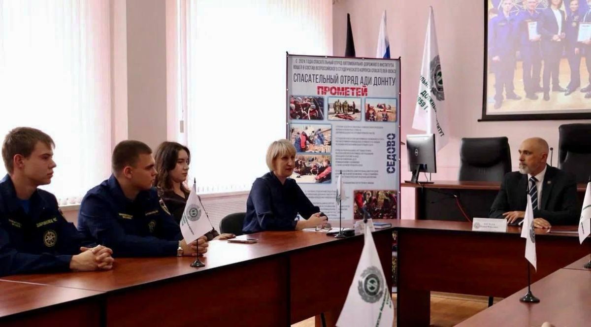 Студенты-спасатели обсудили планы с директором Автомобильно-дорожного института ДонНТУ Студенты-спасатели обсудили планы с директором Автомобильно-дорожного института ДонНТУ