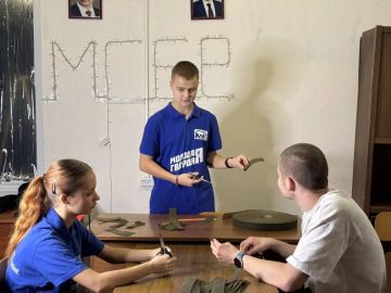 Молодёжка сплела маскировочную сеть