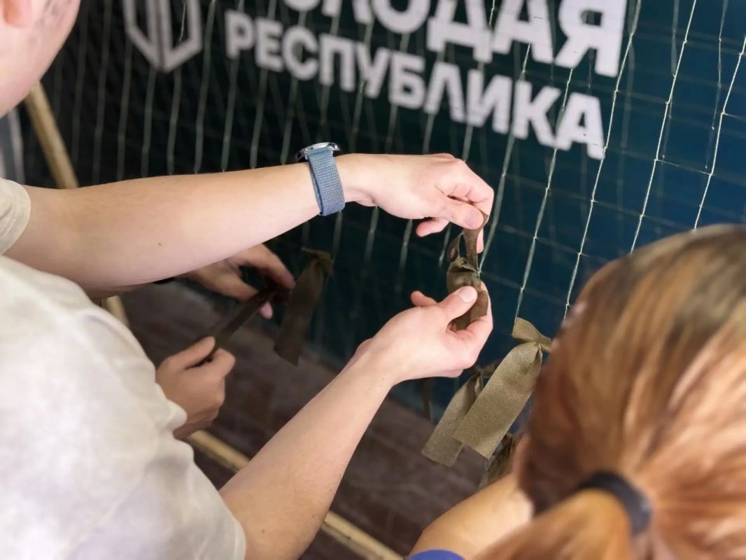 25 сентября, в рамках партийного проекта «Старший брат» партии «Единая Россия» активисты Горловского городского отделения Донецкой региональной общественной организации «Молодая Республика» и Донецкого регионального... 25 сентября, в рамках партийного проекта «Старший брат» партии «Единая Россия» активисты Горловского городского отделения Донецкой региональной общественной организации «Молодая Республика» и Донецкого регионального...