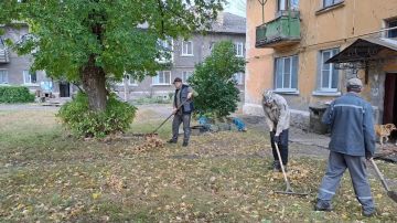 Старшие по домам показали пример: в Горловке прошёл субботник «Чистый четверг» в рамках проекта партии «Единая Россия» «Управдом»