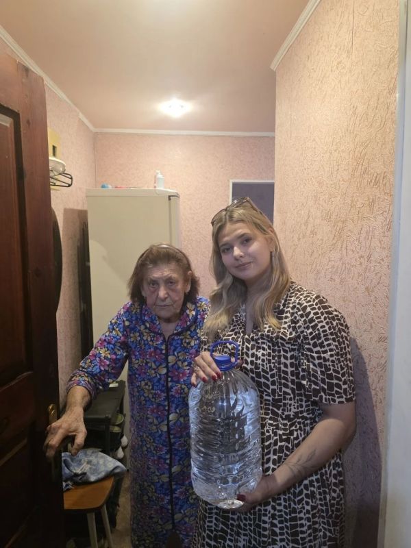В рамках акции «Молодёжь не оставит в беде» доброслужащие администрации городского округа Горловка Донецкой Народной Республики совместно с представителями некоммерческих организаций города и при поддержке Горловской и... В рамках акции «Молодёжь не оставит в беде» доброслужащие администрации городского округа Горловка Донецкой Народной Республики совместно с представителями некоммерческих организаций города и при поддержке Горловской и...