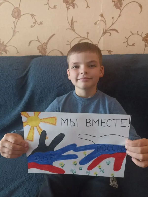 «Мы вместе!»: юные художники Горловки поздравляют Россию с Днём воссоединения «Мы вместе!»: юные художники Горловки поздравляют Россию с Днём воссоединения
