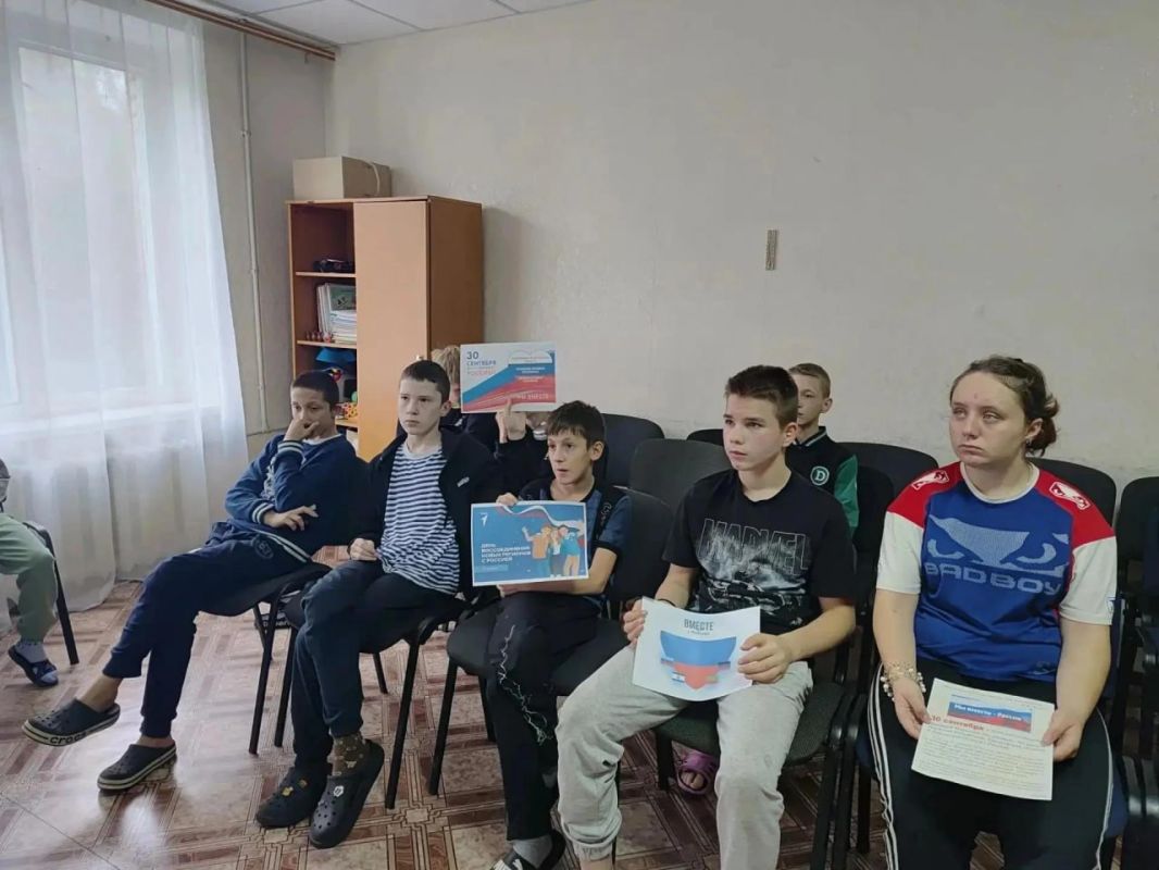В Социально-реабилитационном центре Горловки прошло мероприятие, посвященное Дню воссоединения Донбасса с Россией В Социально-реабилитационном центре Горловки прошло мероприятие, посвященное Дню воссоединения Донбасса с Россией