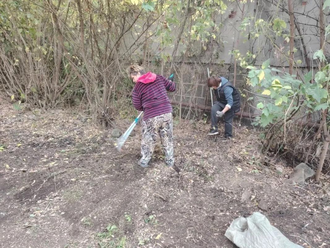 Роман Конев: Жители Центрально-Городского района Горловки вышли на уборку: в минувшие выходные силами ТОС было проведено два субботника Роман Конев: Жители Центрально-Городского района Горловки вышли на уборку: в минувшие выходные силами ТОС было проведено два субботника