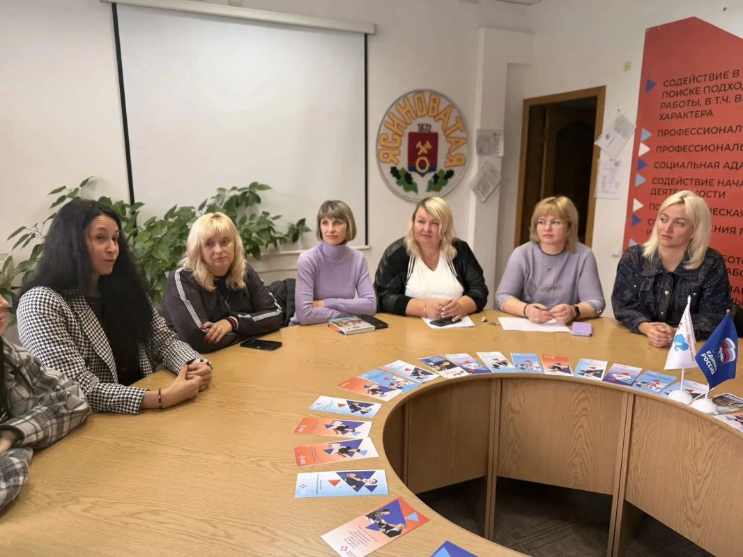 Вдохновение, карьера и новые возможности с женским клубом при кадровом центре! Вдохновение, карьера и новые возможности с женским клубом при кадровом центре!