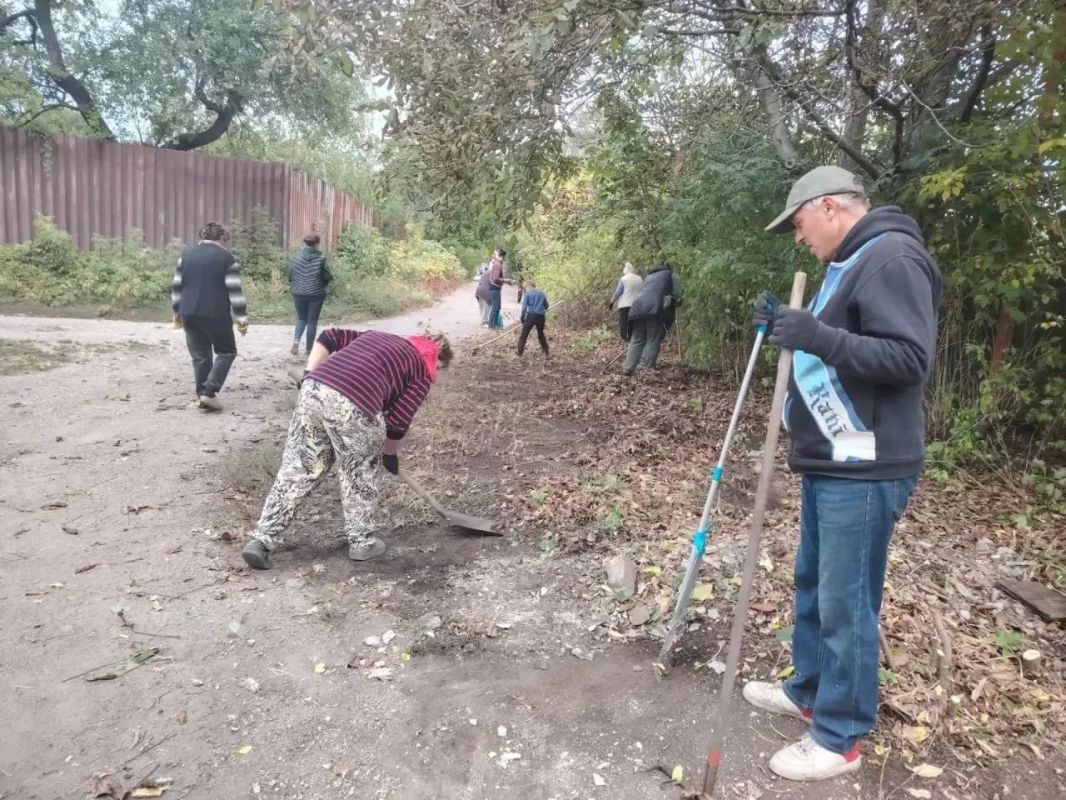 В Центрально-Городском внутригородском районе Горловки прошли субботники В Центрально-Городском внутригородском районе Горловки прошли субботники