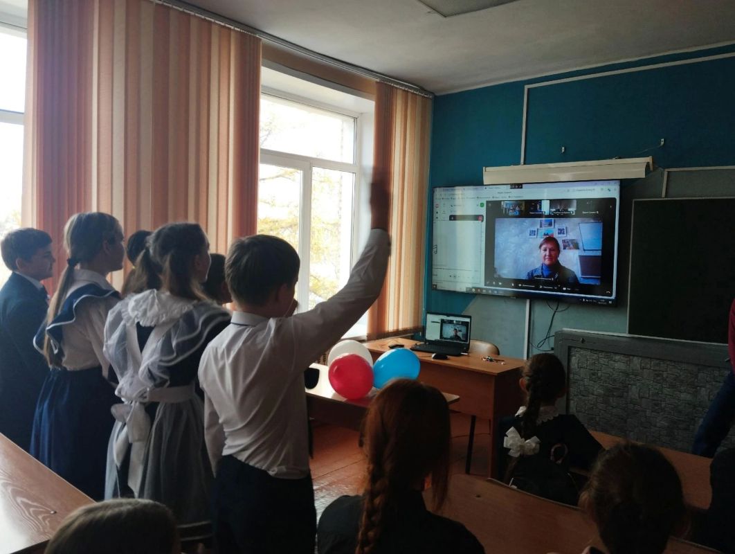 Кузбасс и Горловка провели телемост «Вектор дружбы» Кузбасс и Горловка провели телемост «Вектор дружбы»