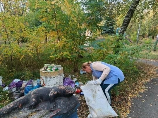 Роман Конев: В Калининском районе Горловки под лозунгом «Делаем наш район чище и уютнее!» прошёл экологический субботник Роман Конев: В Калининском районе Горловки под лозунгом «Делаем наш район чище и уютнее!» прошёл экологический субботник