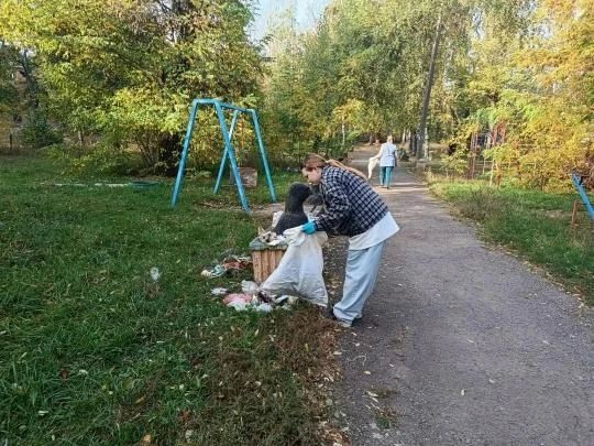 В Калининском районе Горловки прошел субботник под девизом "Делаем наш район чище и уютнее!" В Калининском районе Горловки прошел субботник под девизом "Делаем наш район чище и уютнее!"