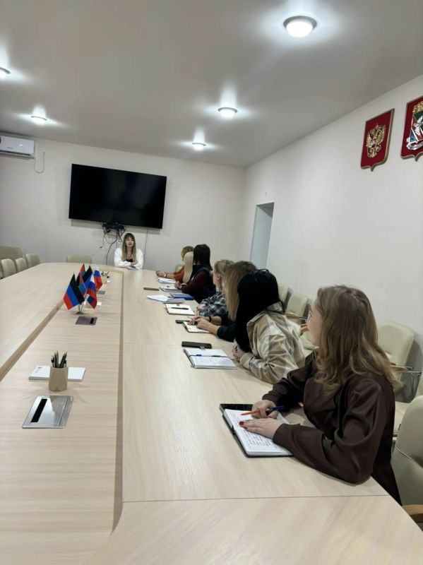14 октября 2026 года депутаты Горловского городского совета от фракции «Единая Россия» — Роман Конев, София Потапова, Сергей Третьяков, Марина Караван и Александр Кунов провели встречи с трудовыми коллективами 14 октября 2026 года депутаты Горловского городского совета от фракции «Единая Россия» — Роман Конев, София Потапова, Сергей Третьяков, Марина Караван и Александр Кунов провели встречи с трудовыми коллективами