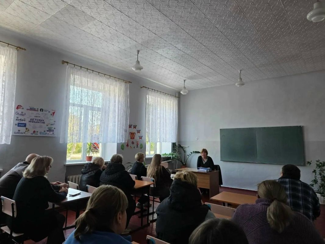 14 октября 2026 года депутаты Горловского городского совета от фракции «Единая Россия» — Роман Конев, София Потапова, Сергей Третьяков, Марина Караван и Александр Кунов провели встречи с трудовыми коллективами 14 октября 2026 года депутаты Горловского городского совета от фракции «Единая Россия» — Роман Конев, София Потапова, Сергей Третьяков, Марина Караван и Александр Кунов провели встречи с трудовыми коллективами