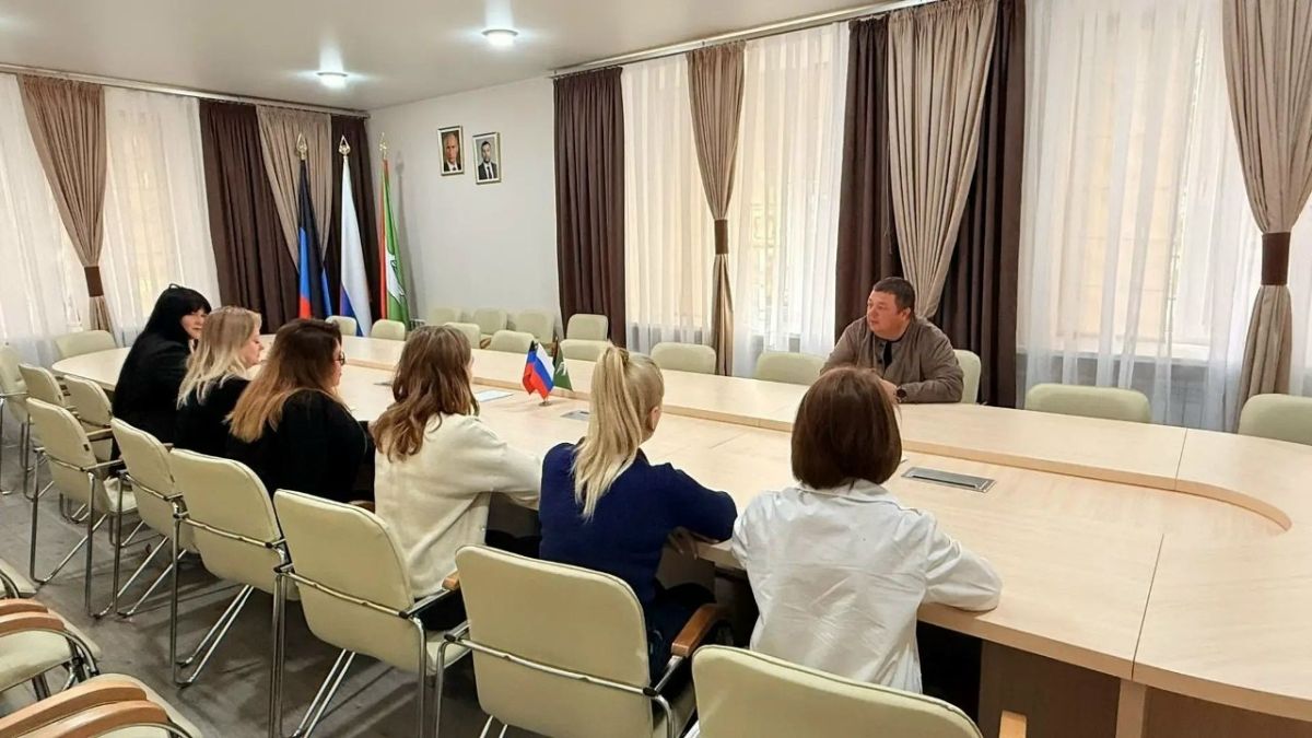 14 октября 2026 года депутаты Горловского городского совета от фракции «Единая Россия» — Роман Конев, София Потапова, Сергей Третьяков, Марина Караван и Александр Кунов провели встречи с трудовыми коллективами 14 октября 2026 года депутаты Горловского городского совета от фракции «Единая Россия» — Роман Конев, София Потапова, Сергей Третьяков, Марина Караван и Александр Кунов провели встречи с трудовыми коллективами