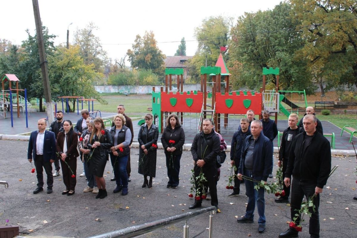 Иван Приходько: Сегодня вместе с братом Армена Нагапетовича — Аликом Нагапетовичем — мы открыли мемориальную доску в честь замечательного человека, почётного гражданина города Горловки Армена Нагапетовича Саркисяна Иван Приходько: Сегодня вместе с братом Армена Нагапетовича — Аликом Нагапетовичем — мы открыли мемориальную доску в честь замечательного человека, почётного гражданина города Горловки Армена Нагапетовича Саркисяна