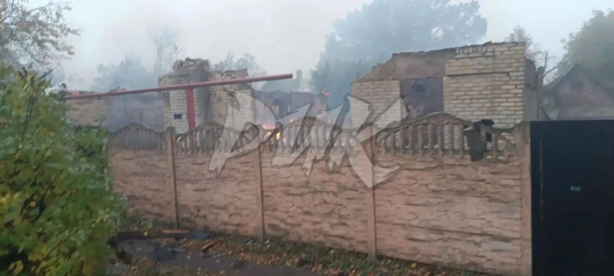 Иван Приходько: Три дома, летняя кухня и гражданский автомобиль полностью уничтожены в Никитовском районе Горловки в результате атаки БПЛА украинских террористов Иван Приходько: Три дома, летняя кухня и гражданский автомобиль полностью уничтожены в Никитовском районе Горловки в результате атаки БПЛА украинских террористов