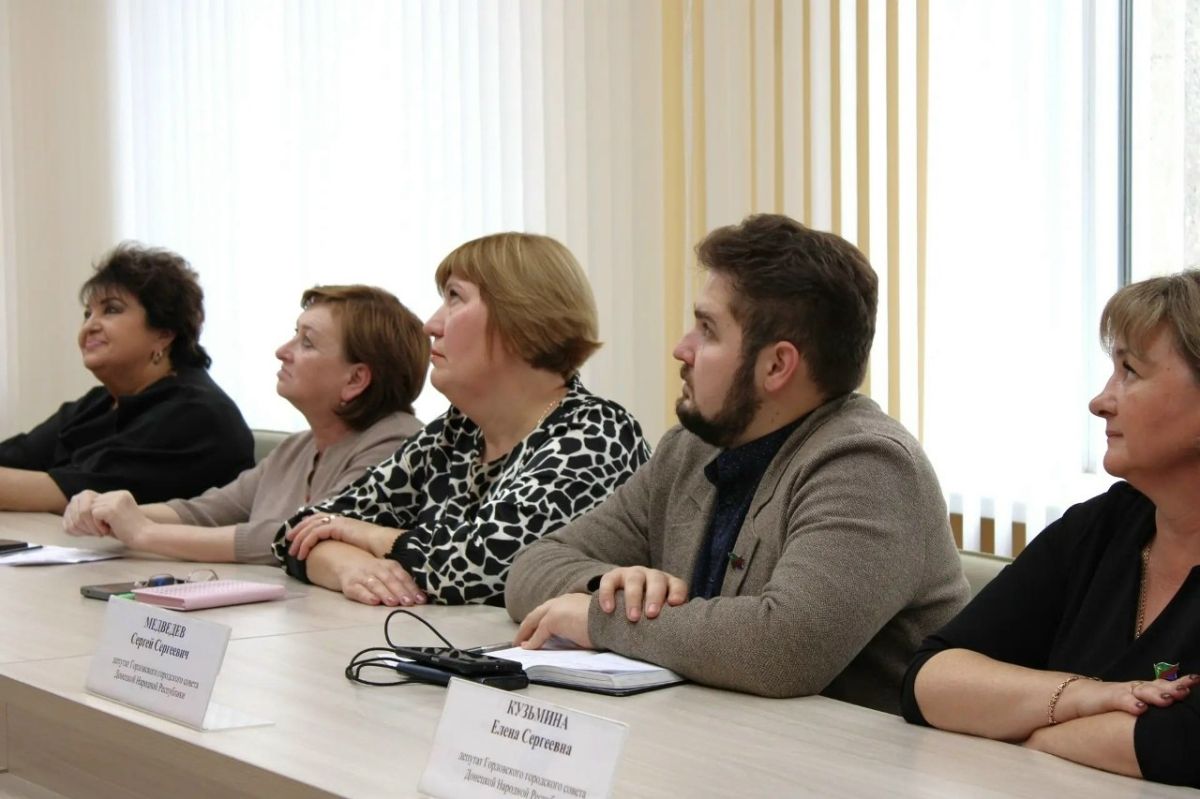 Роман Конев: 23 октября 2026 года провёл семьдесят первое очередное заседание Горловского городского совета Донецкой Народной Республики первого созыва Роман Конев: 23 октября 2026 года провёл семьдесят первое очередное заседание Горловского городского совета Донецкой Народной Республики первого созыва