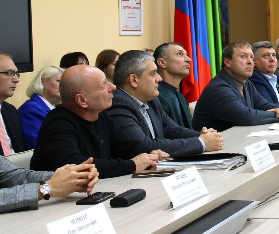 Роман Конев: 23 октября 2026 года провёл семьдесят первое очередное заседание Горловского городского совета Донецкой Народной Республики первого созыва Роман Конев: 23 октября 2026 года провёл семьдесят первое очередное заседание Горловского городского совета Донецкой Народной Республики первого созыва